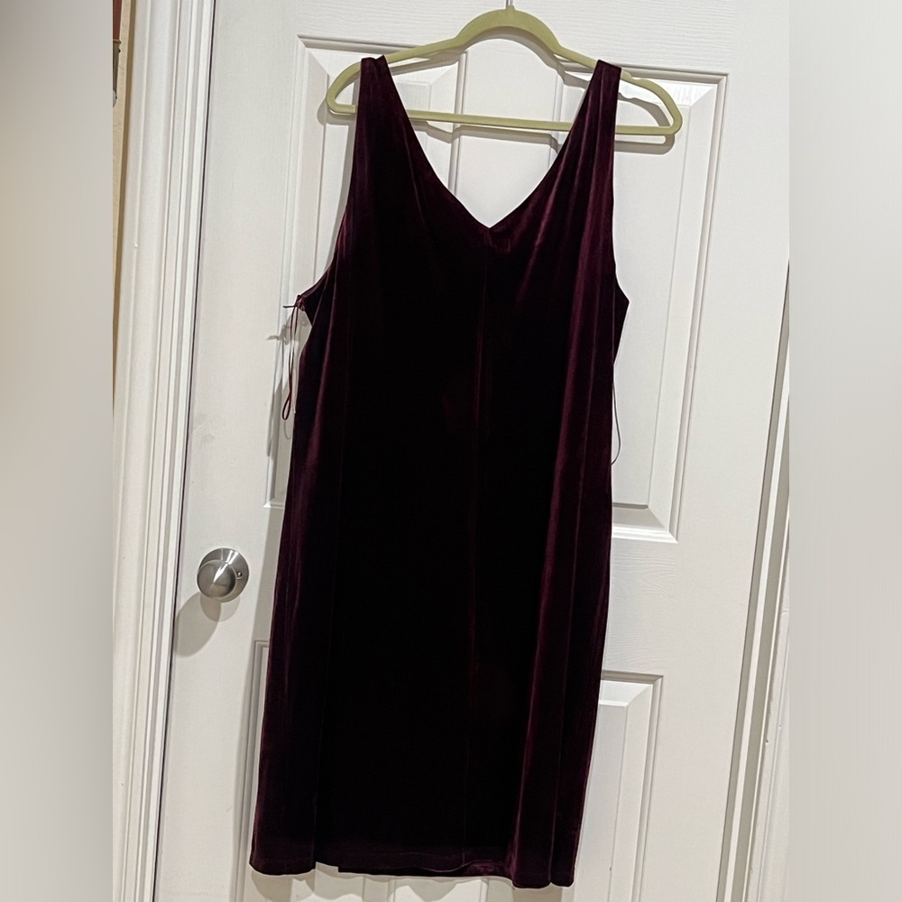1. State Women's Maroon BURGUNDY RED SLEEVELESS VELVET VNECK DRESS SIZE 22W